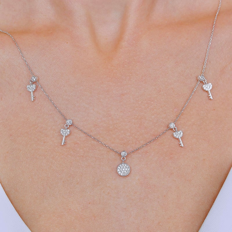 Işıltılı Anahtar Choker Gümüş Şans Kolye