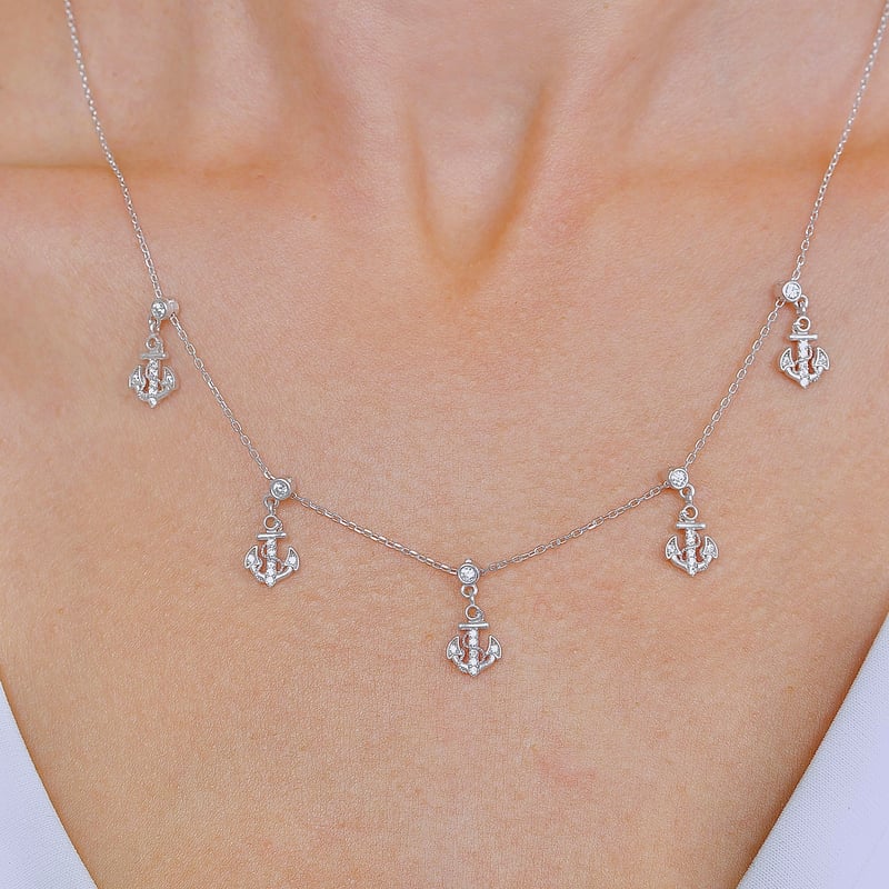 Işıltılı Çıpalar Choker Gümüş Şans Kolye