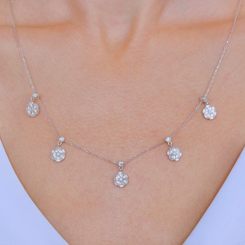 Işıltılı Güller Choker Gümüş Şans Kolye