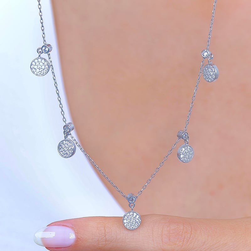 Işıltılı Hareler Choker Gümüş Şans Kolye