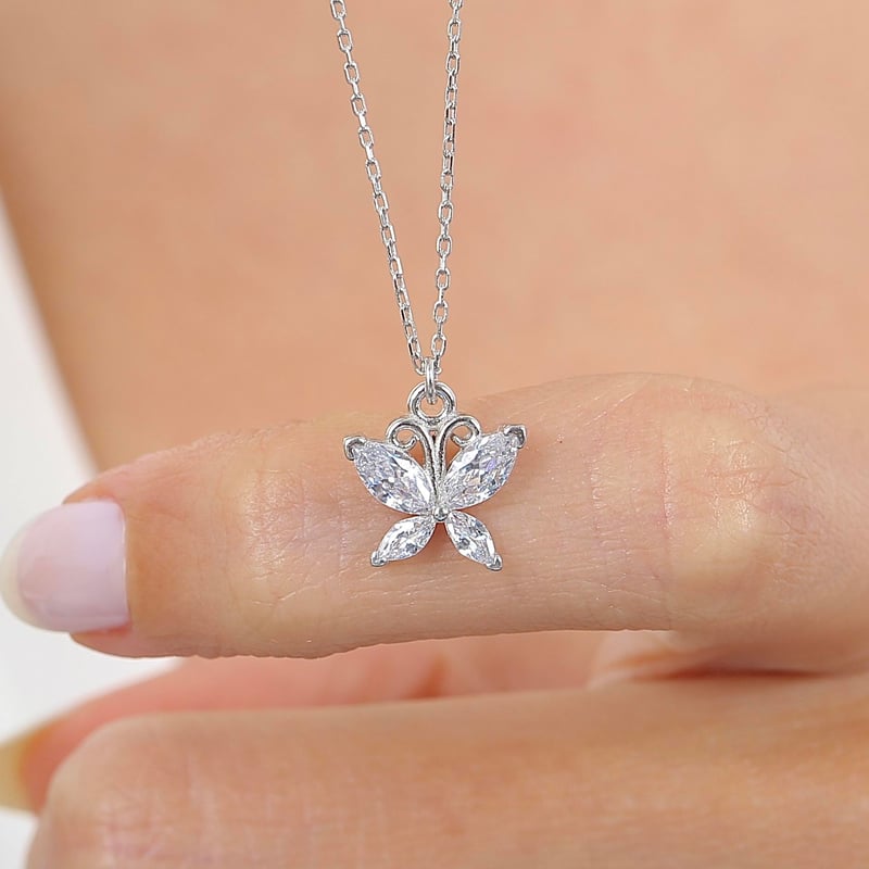 Işıltılı Kelebek Dokunuşu Gümüş Kolye