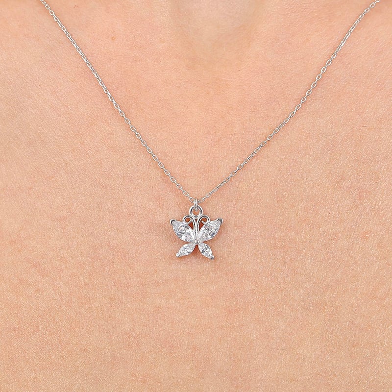 Işıltılı Kelebek Dokunuşu Gümüş Kolye