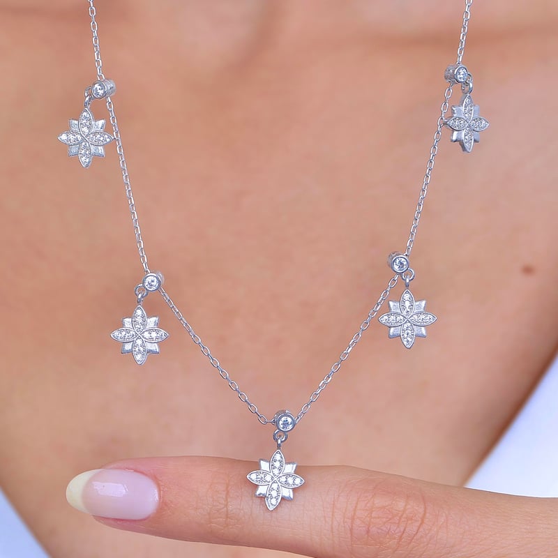 Işıltılı Lotus Choker Gümüş Şans Kolye