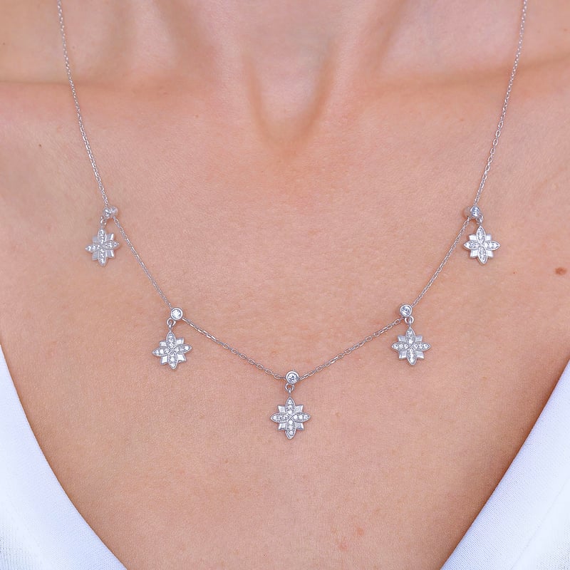 Işıltılı Lotus Choker Gümüş Şans Kolye