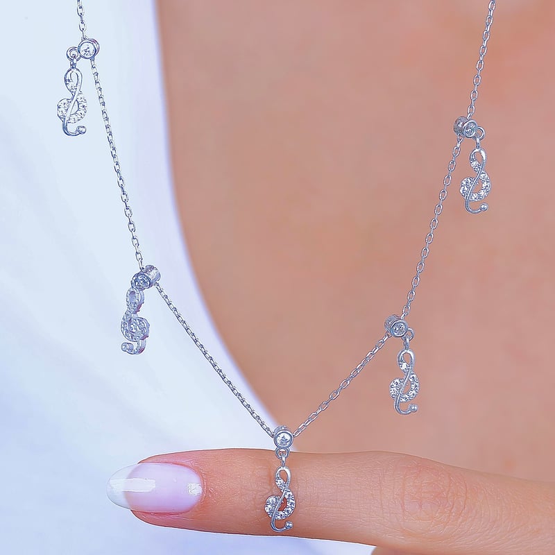 Işıltılı Melodi Choker Gümüş Şans Kolye