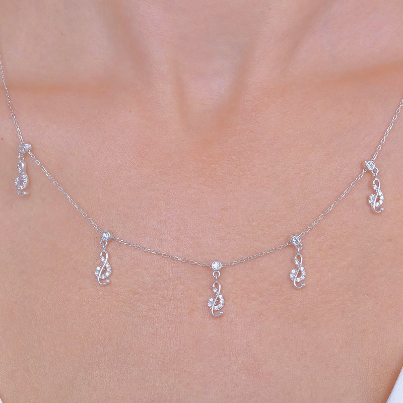 Işıltılı Melodi Choker Gümüş Şans Kolye