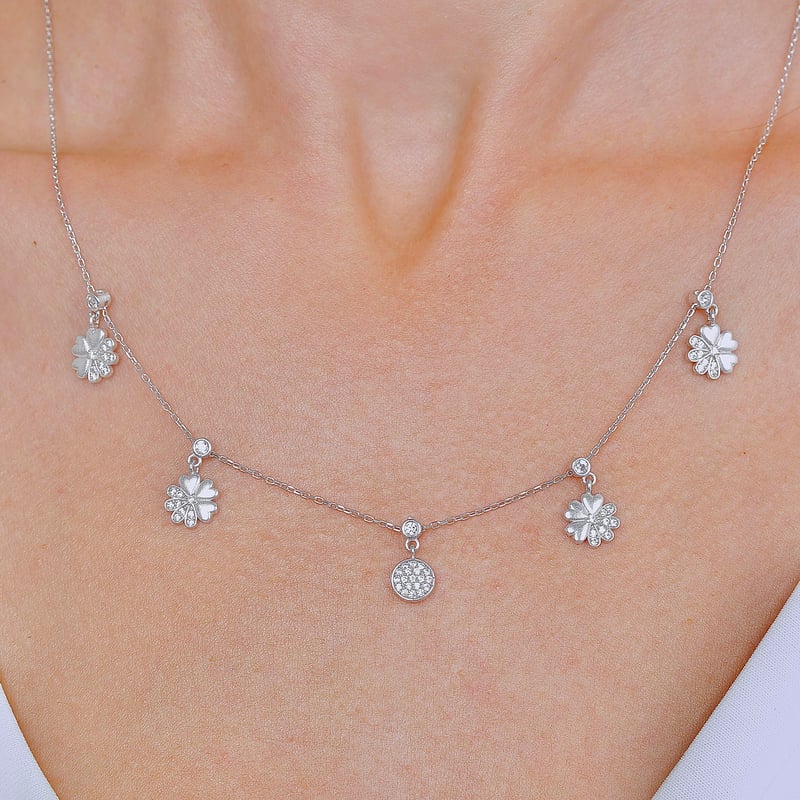 Işıltılı Yonca Choker Gümüş Şans Kolye