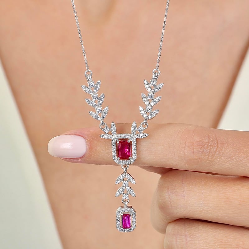 Pırlanta Montür Emerald Buketi Sentetik Yakut Gümüş Kolye