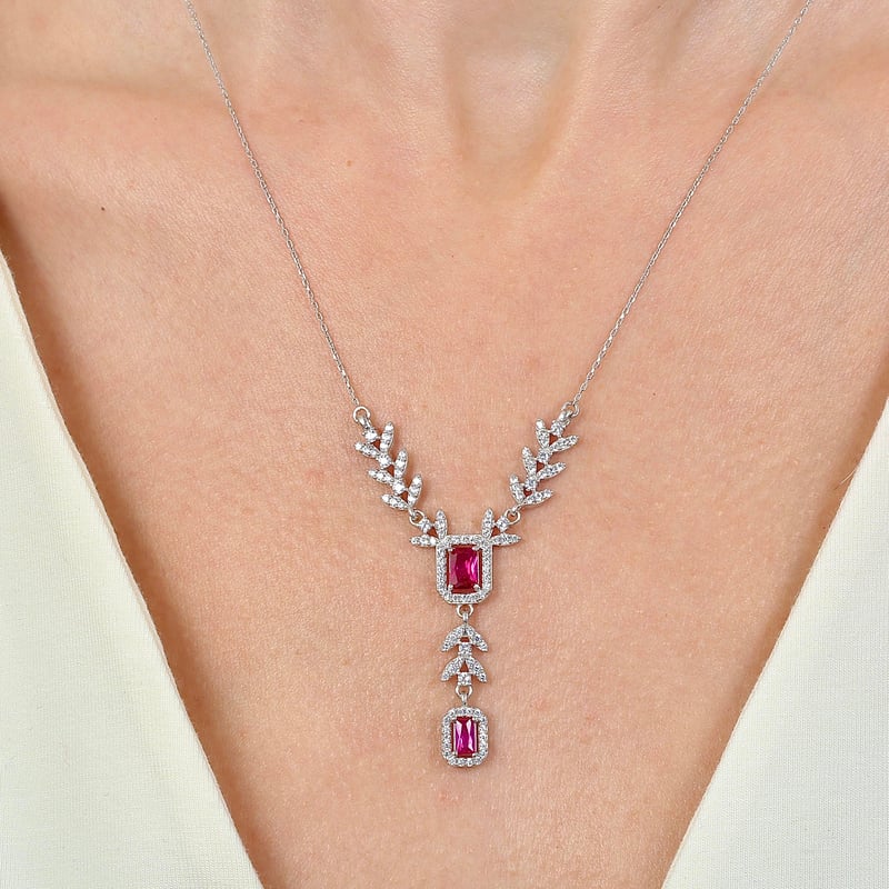 Pırlanta Montür Emerald Buketi Sentetik Yakut Gümüş Kolye