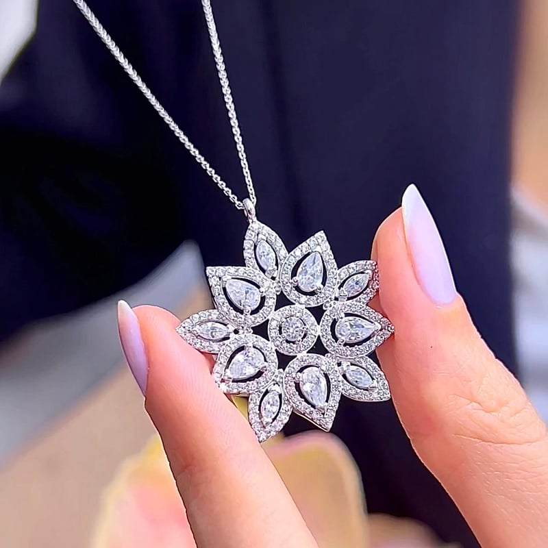 Pırlanta Montür Işıltılı Kraliçe Yıldızı Gümüş Kolye