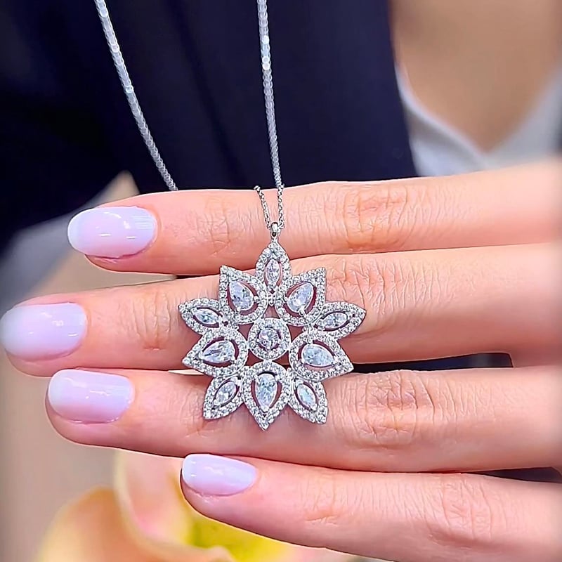 Pırlanta Montür Işıltılı Kraliçe Yıldızı Gümüş Kolye