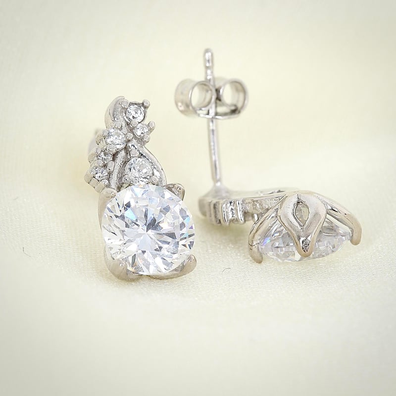 Pırlanta Montür Prensesin Düşü Gümüş Küpe