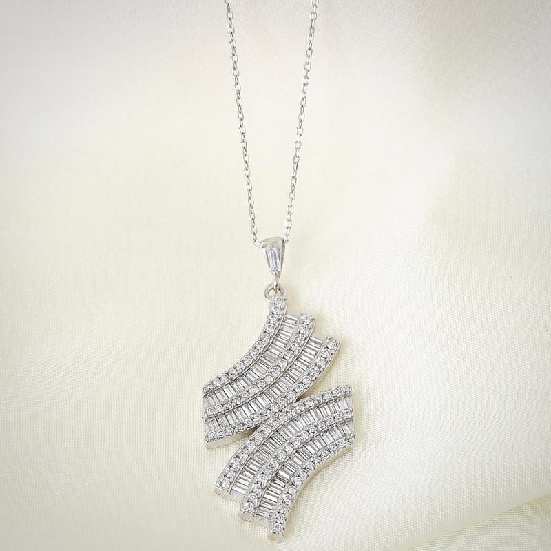 Pırlanta Montür Tutku Düğümü Sarmal Gümüş Kolye