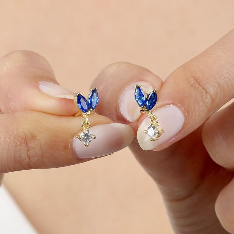 Safir Taşlı Işıltı Tomurcuğu Gold Renk Gümüş Küpe