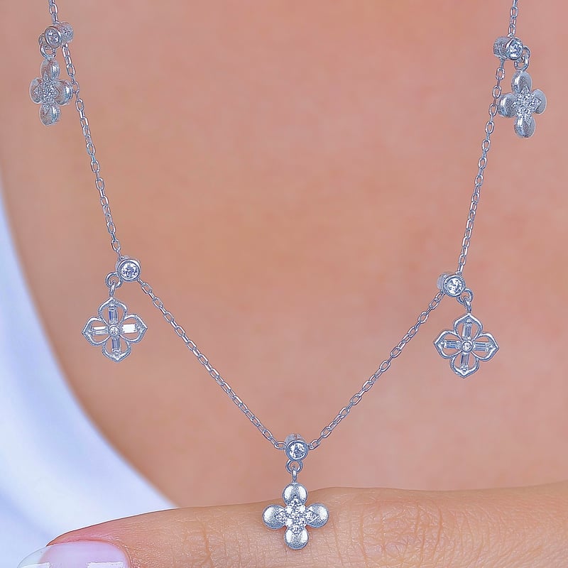 Uğurlu Yoncalar Choker Gümüş Şans Kolye