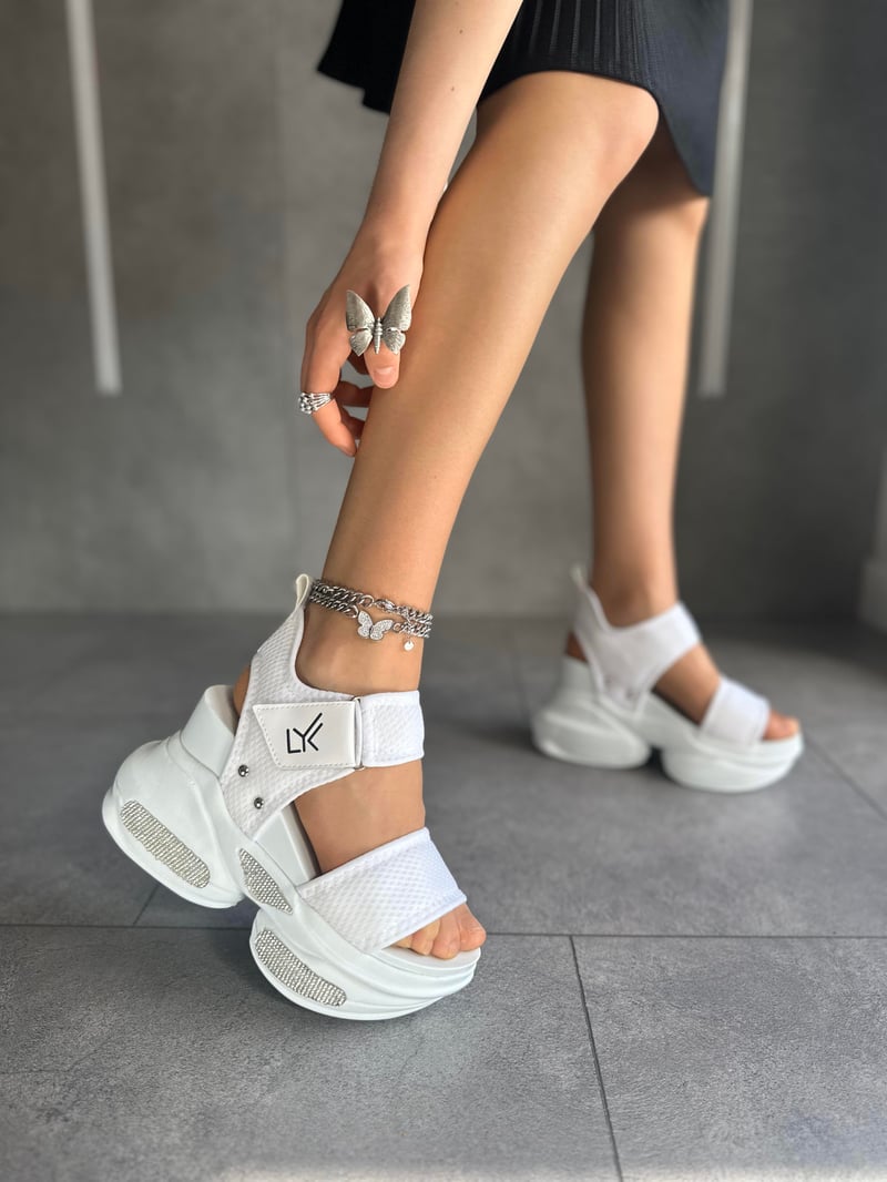 Jamie Beyaz Taşlı Dolgu Topuklu Spor Sandalet 