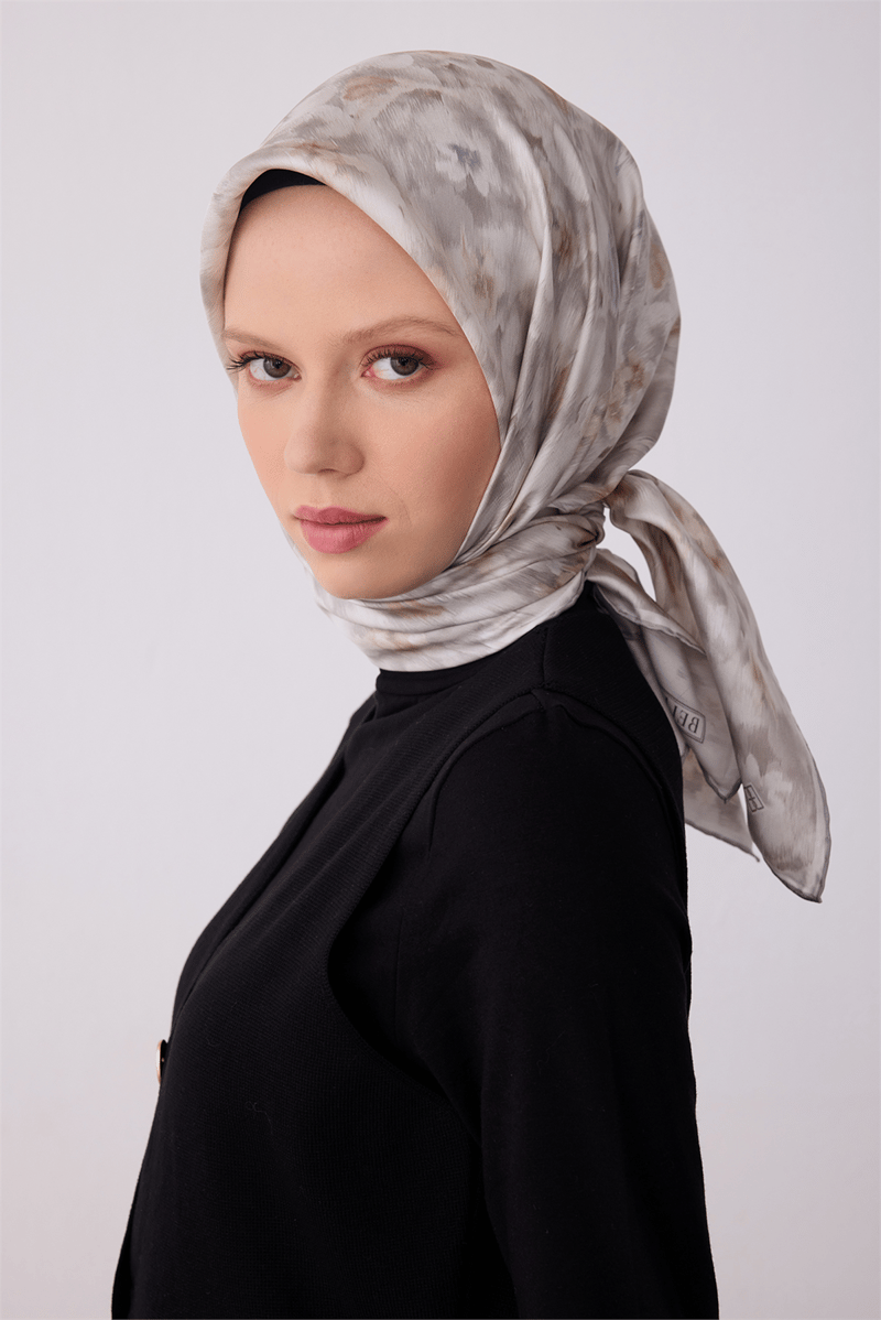 Belli Bej Çiçek Desen %100 Twill İpek Eşarp 4319-83