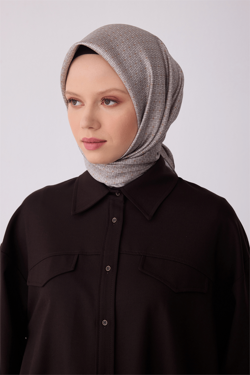 Belli Bej Klasik Desen %100 Twill İpek Eşarp 4317-05