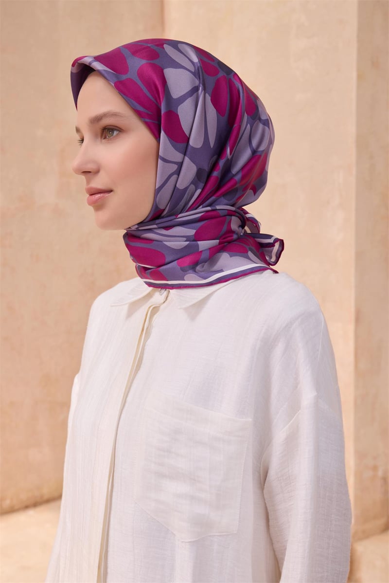 {URUNSEO_TITLE} | BELLI | BELLİ İPEK EŞARP | BELLİ ÇIÇEK DESENI İPEK EŞARP 4116D TWILL - 41