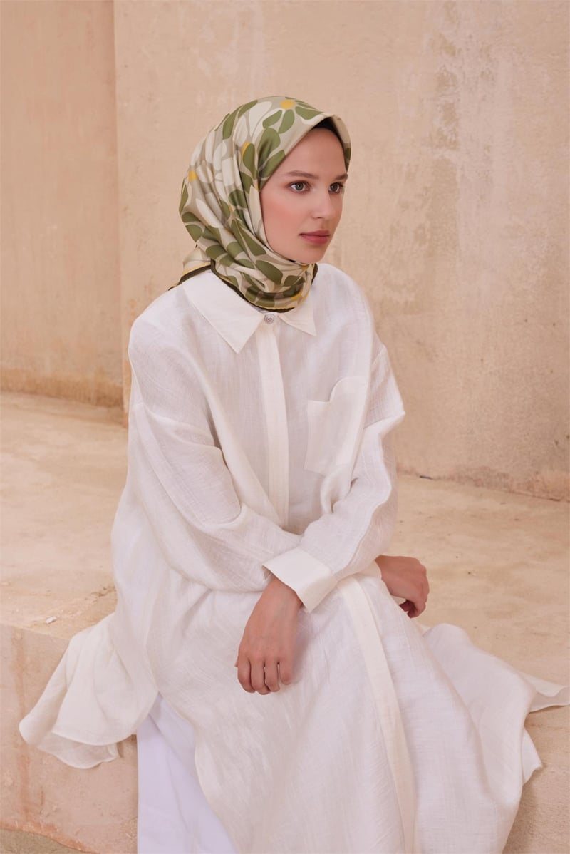 {URUNSEO_TITLE} | BELLI | BELLİ İPEK EŞARP | BELLİ ÇIÇEK DESENI İPEK EŞARP 4116D TWILL - 41
