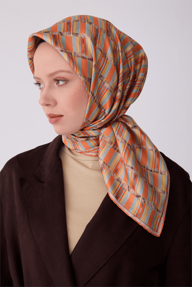 Belli Çok Renkli Geometrik Desen %100 Twill İpek Eşarp 4302-81