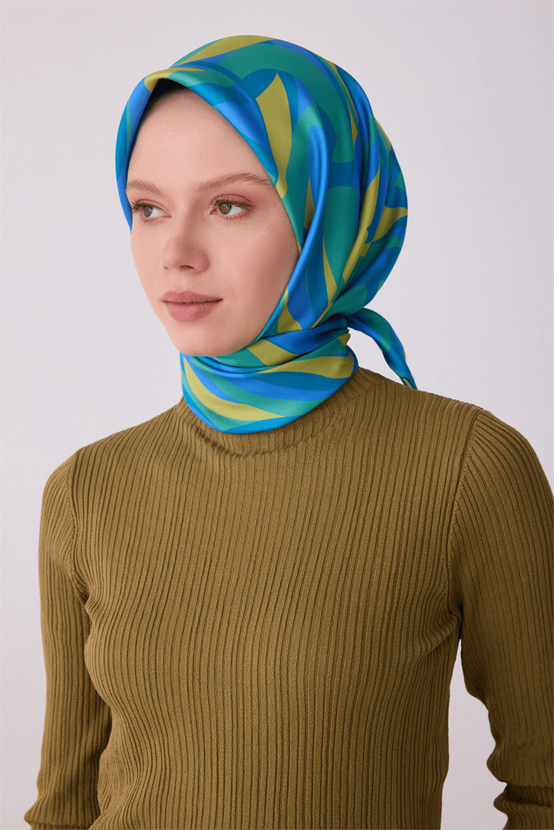 Belli Çok Renkli Geometrik Desen %100 Twill İpek Eşarp 4327-82