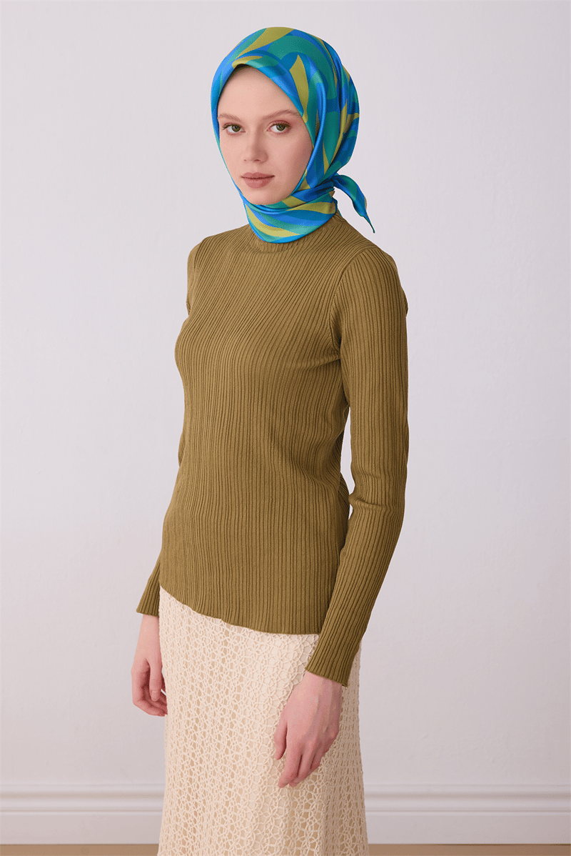Belli Çok Renkli Geometrik Desen %100 Twill İpek Eşarp 4327-82
