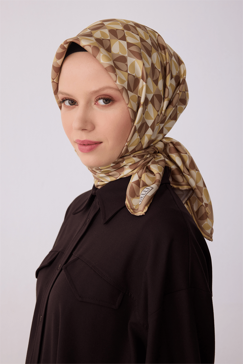 Belli Çok Renkli Obje Desen %100 Twill İpek Eşarp 4322-81