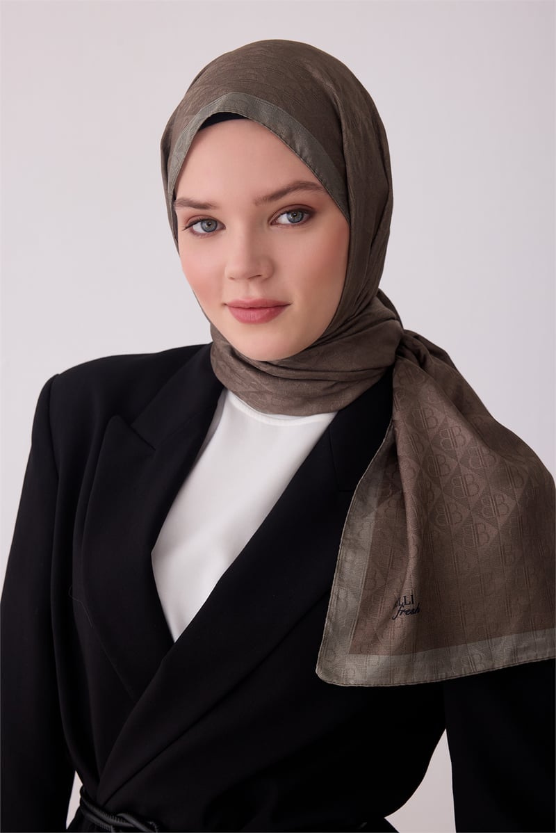 BELLİ FRESH MONOGRAM EŞARP