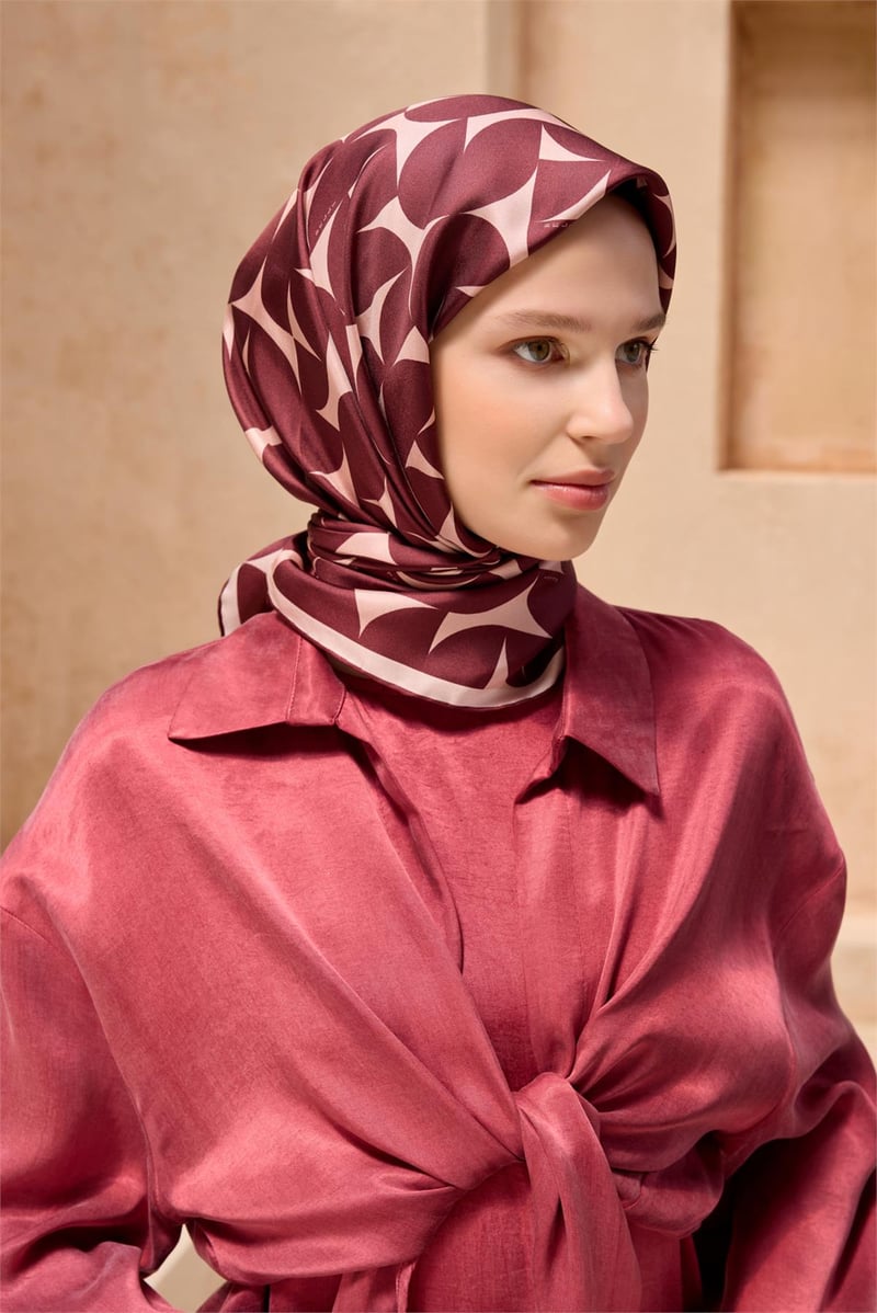 {URUNSEO_TITLE} | BELLI | BELLİ İPEK EŞARP | BELLİ GEOMETRIK DESEN İPEK EŞARP 4117D TWILL - 86