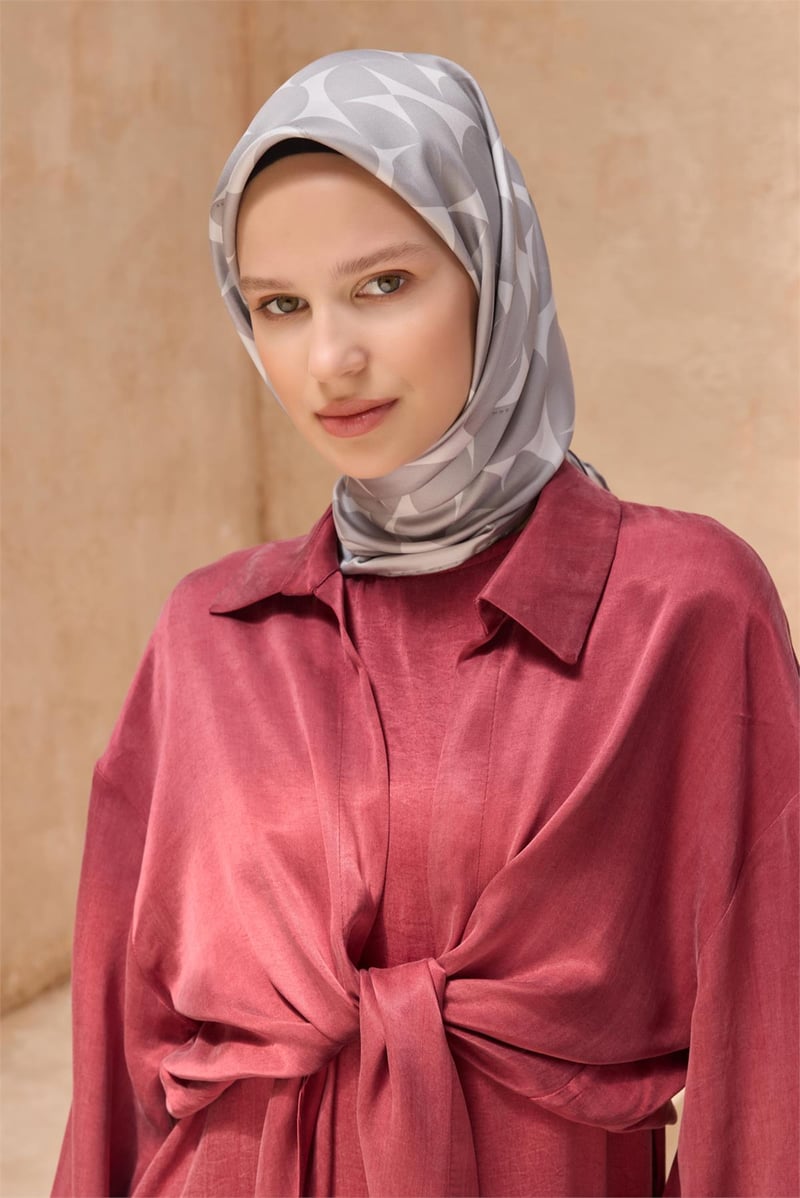 {URUNSEO_TITLE} | BELLI | BELLİ İPEK EŞARP | BELLİ GEOMETRIK DESEN İPEK EŞARP 4117D TWILL - 86