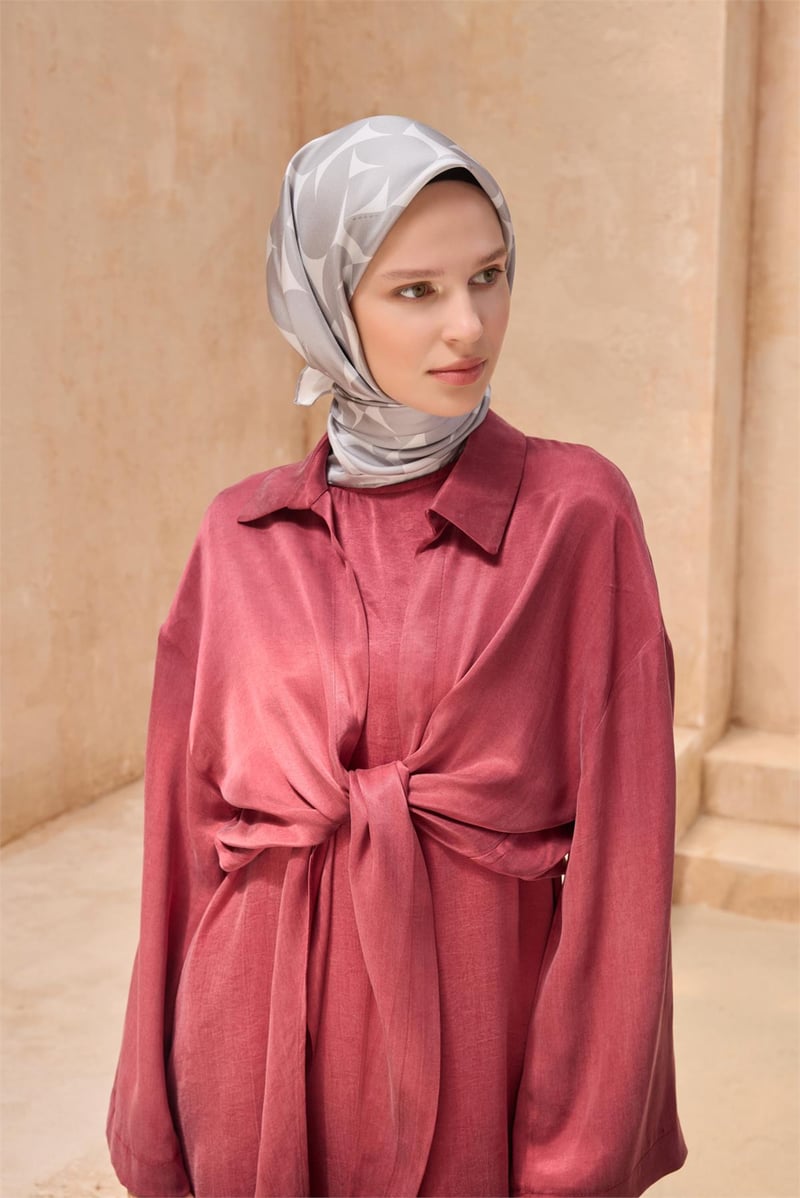 {URUNSEO_TITLE} | BELLI | BELLİ İPEK EŞARP | BELLİ GEOMETRIK DESEN İPEK EŞARP 4117D TWILL - 86