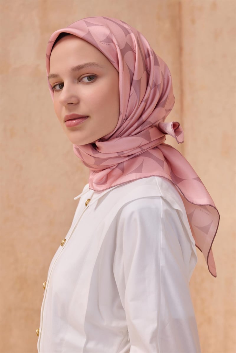 {URUNSEO_TITLE} | BELLI | BELLİ İPEK EŞARP | BELLİ GEOMETRIK DESEN İPEK EŞARP 4117D TWILL - 86