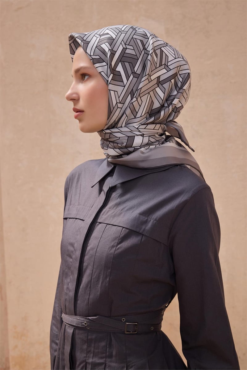 {URUNSEO_TITLE} | BELLI | BELLİ İPEK EŞARP | BELLİ GEOMETRIK DESEN İPEK EŞARP 4119D TWILL - 84