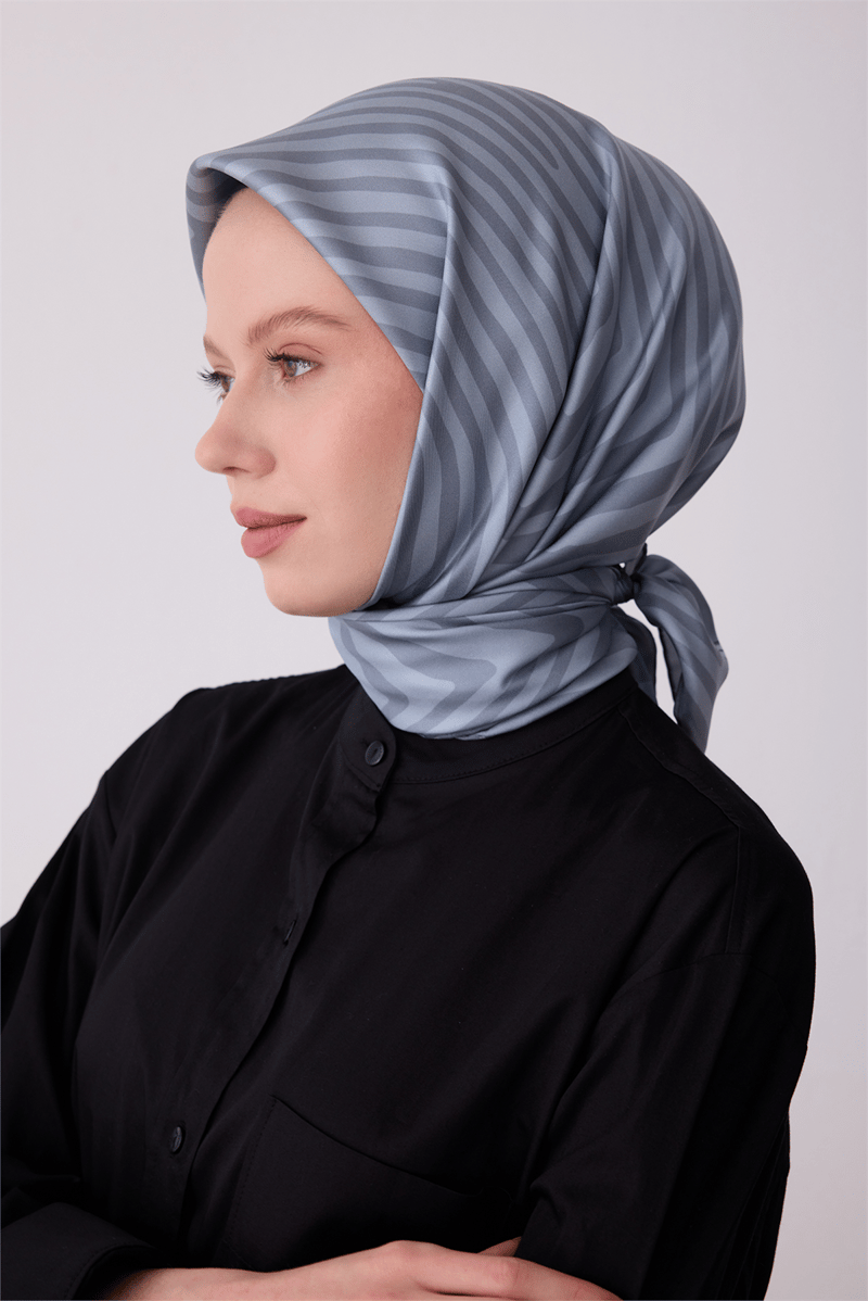 Belli Gri Geometrik Desen %100 Twill İpek Eşarp 4325-02