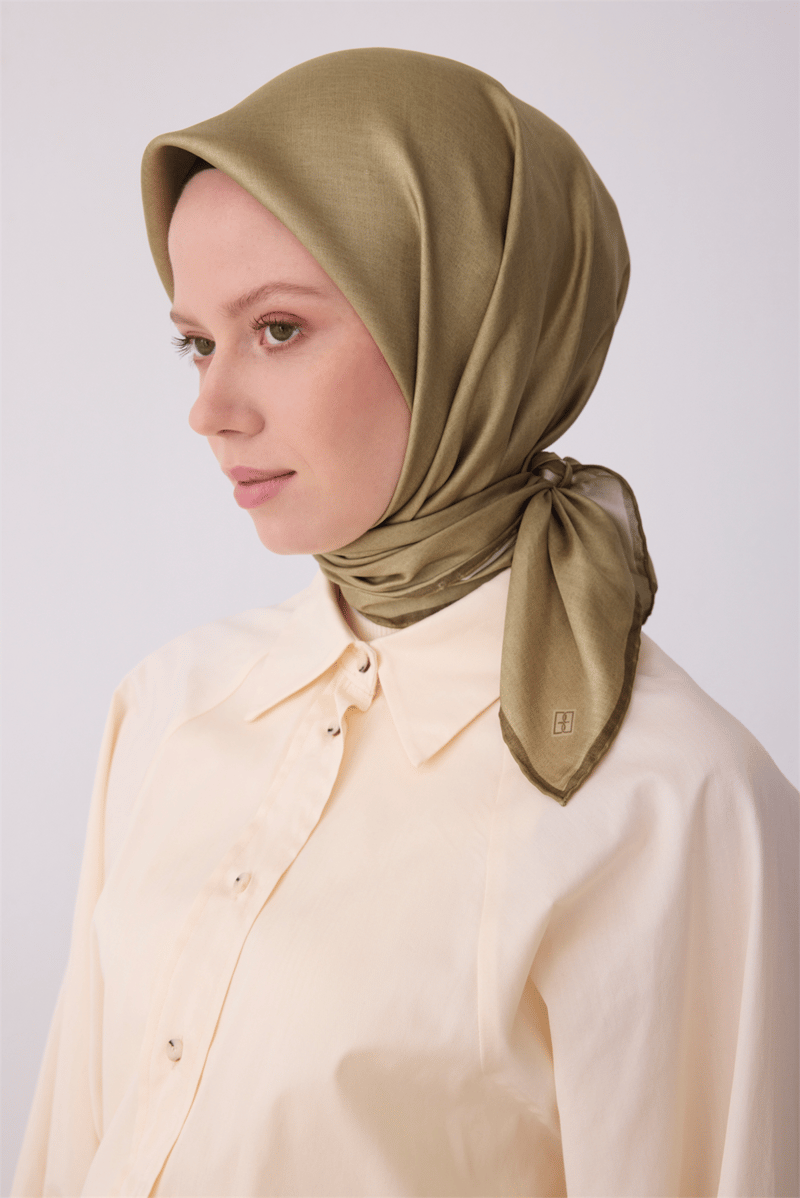Belli Haki Klasik Desen %100 Twill İpek Eşarp 4305-80
