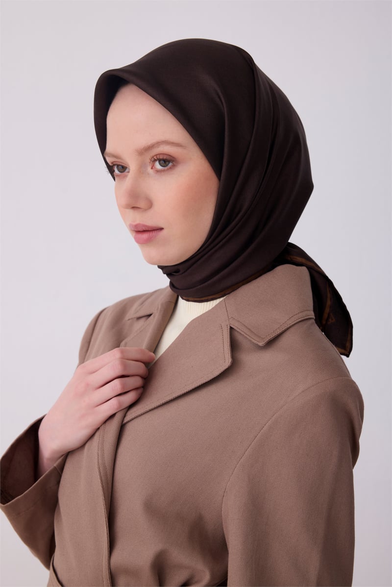 Belli Kahverengi Klasik Desen %100 Twill İpek Eşarp 4305-83