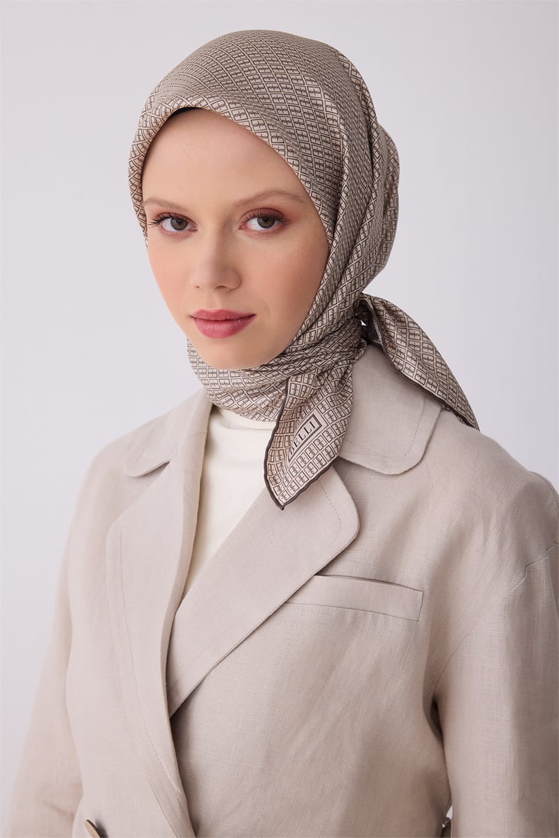 Belli Kahverengi Monogram Desen %100 Twill İpek Eşarp 4321-51