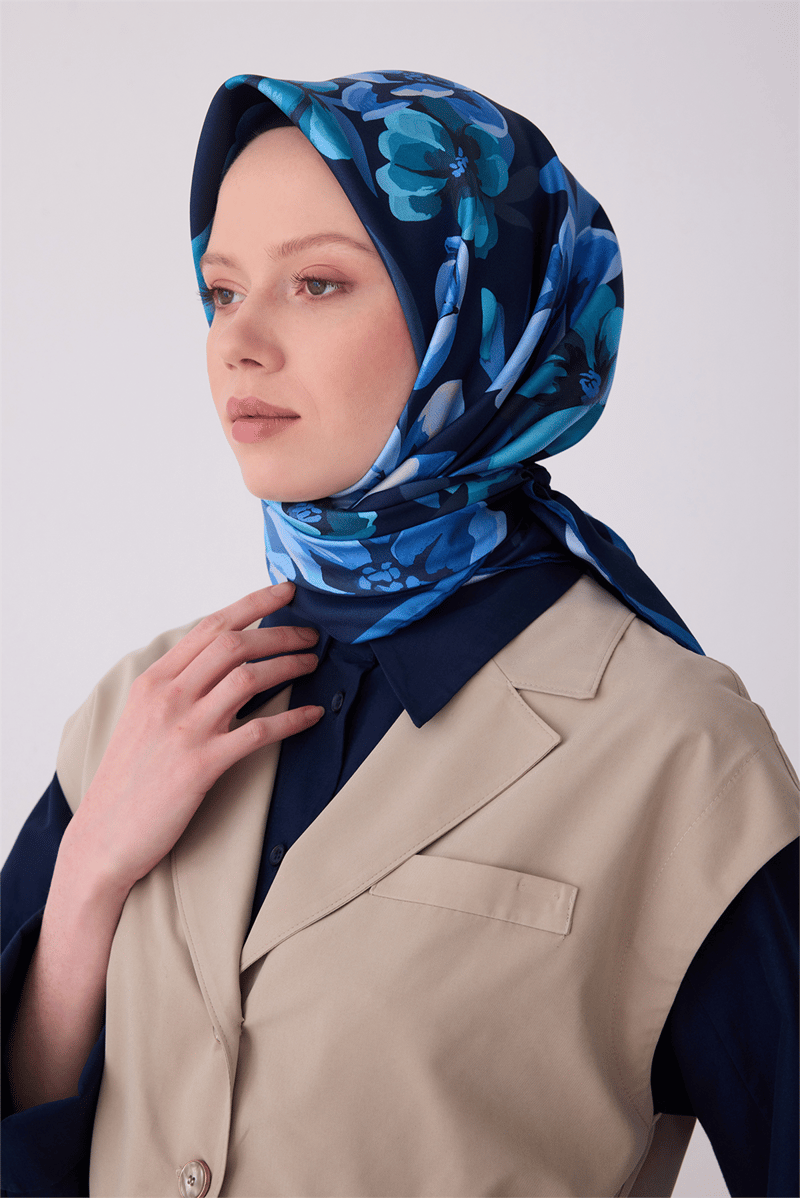 Belli Lacivert Çiçek Desen %100 Twill İpek Eşarp 4330-80