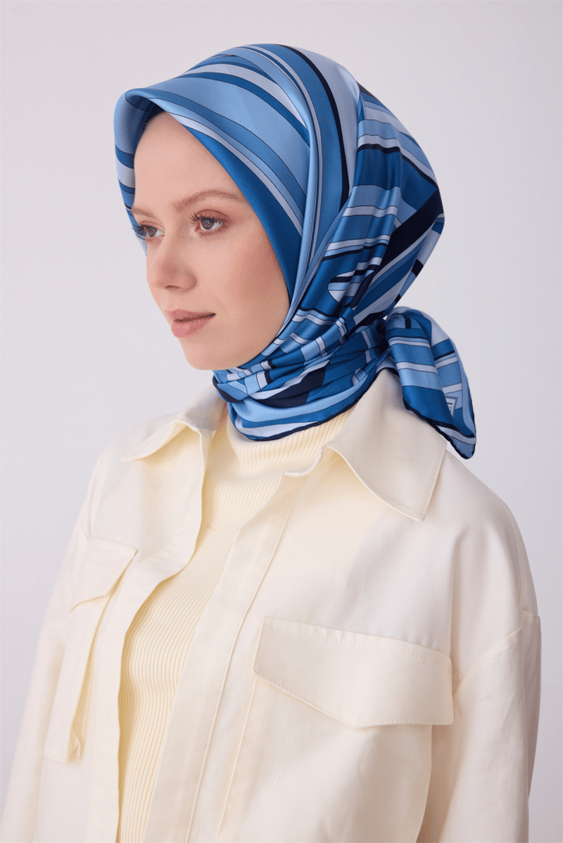 Belli Lacivert Geometrik Desen %100 Twill İpek Eşarp 4311-05