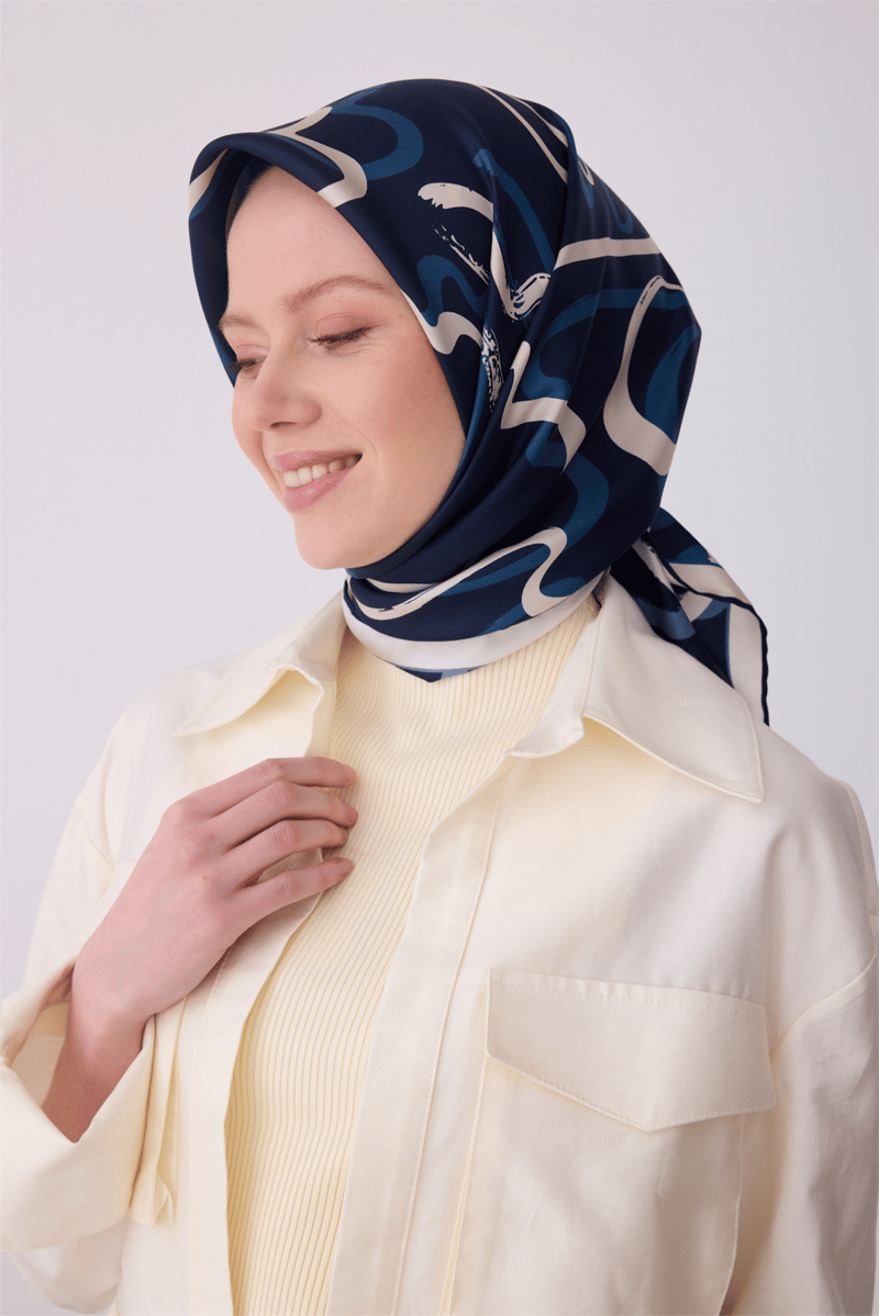 Belli Lacivert Soyut Desen %100 Twill İpek Eşarp 4309-34