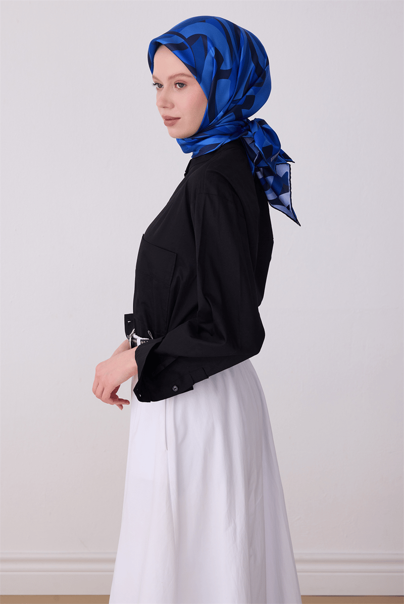 Belli Mavi Geometrik Desen %100 Twill İpek Eşarp 4327-84