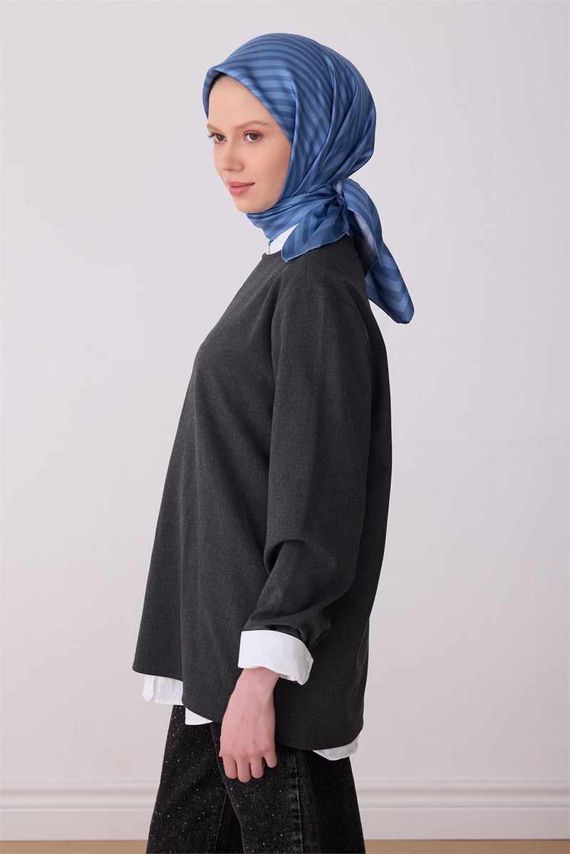 Belli Mavi Geometrik Desen %100 Twill İpek Eşarp 4325-83