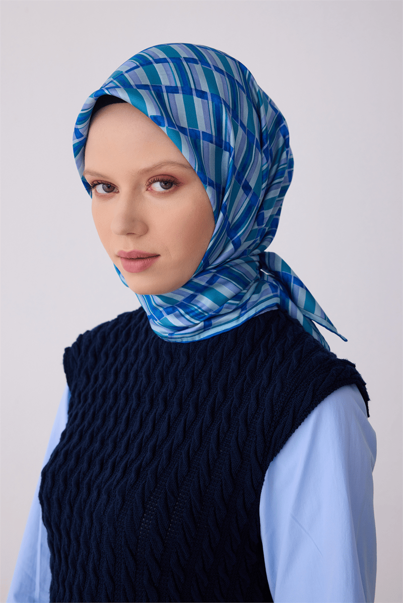Belli Mavi Geometrik Desen %100 Twill İpek Eşarp 4302-50