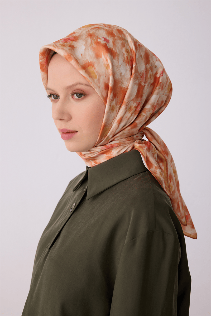 Belli Oranj Çiçek Desen %100 Twill İpek Eşarp 4319-02