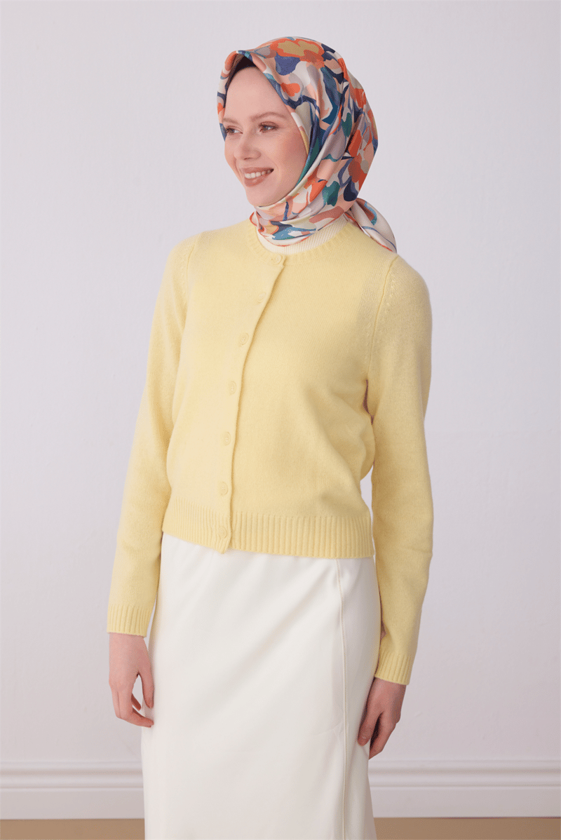 Belli Oranj Çiçek Desen %100 Twill İpek Eşarp 4312-34