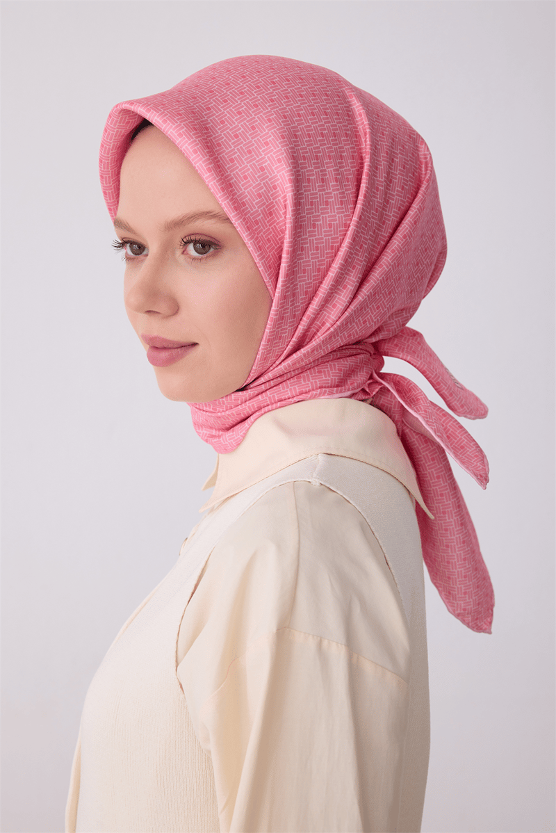 Belli Pembe Klasik Desen %100 Twill İpek Eşarp 4317-55