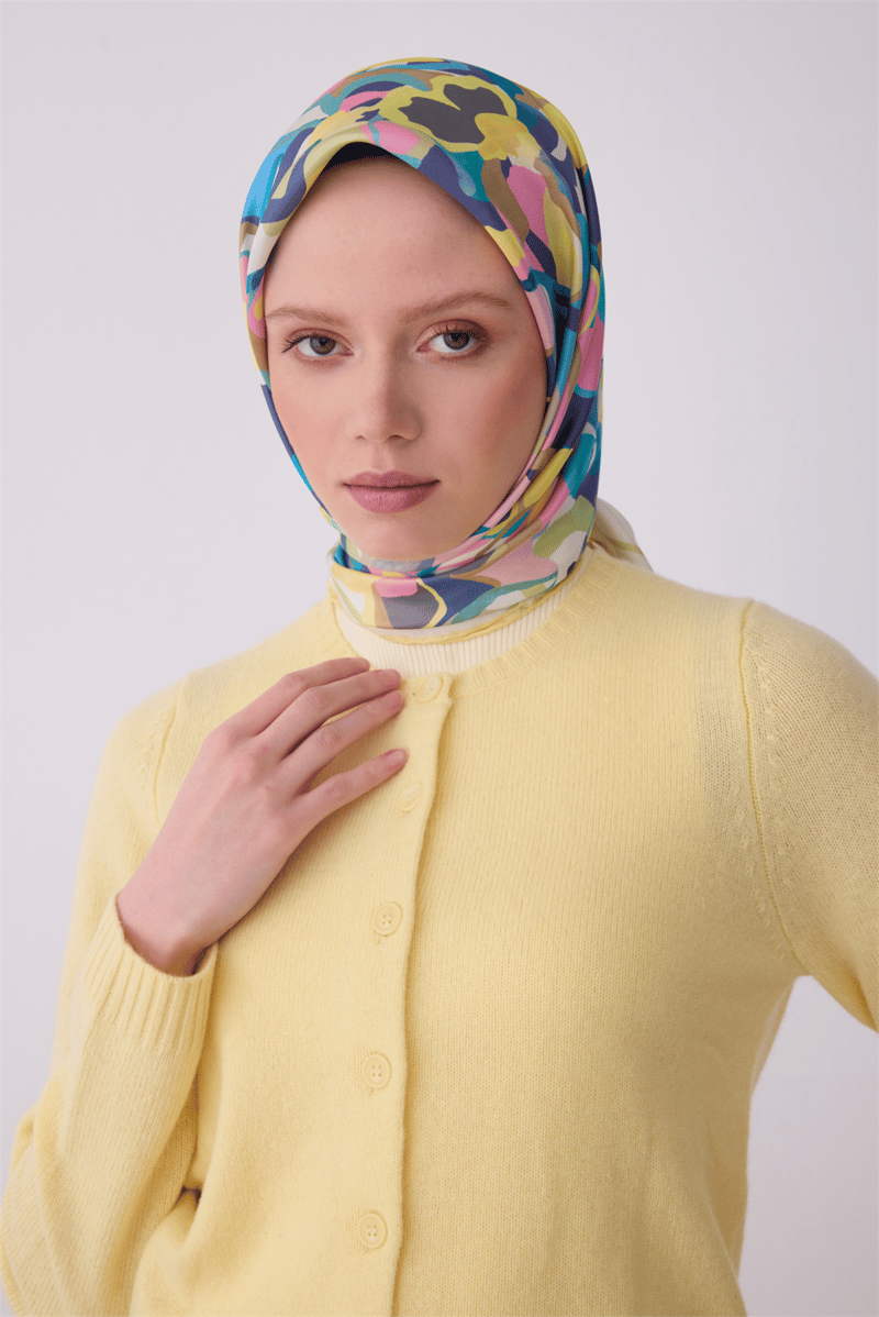 Belli Sarı Çiçek Desen %100 Twill İpek Eşarp 4312-81
