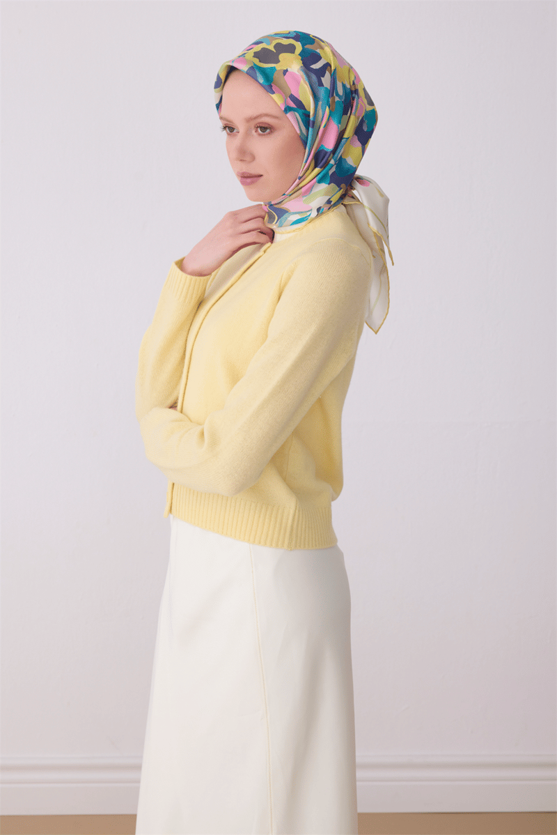 Belli Sarı Çiçek Desen %100 Twill İpek Eşarp 4312-81