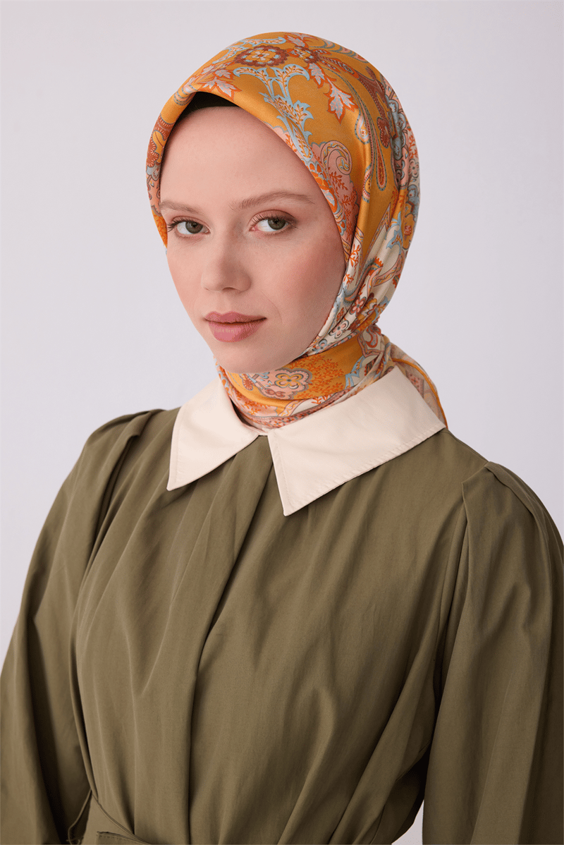 Belli Sarı Etnik Desen %100 Twill İpek Eşarp 4304-81